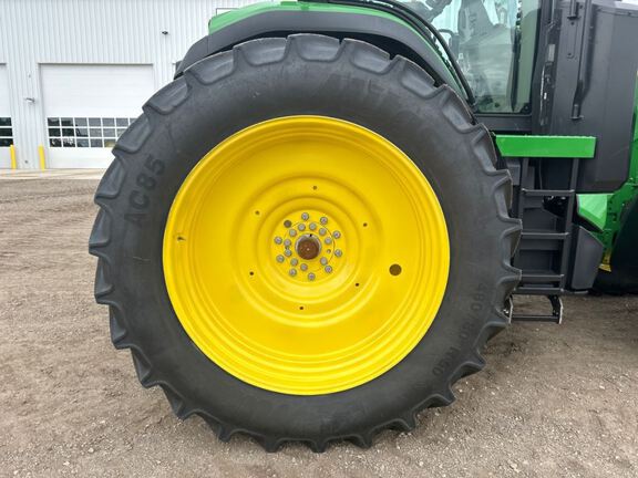 2025 John Deere 8R 250 Tractor