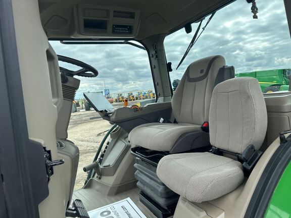 2025 John Deere 8R 250 Tractor