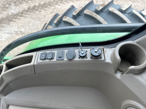 2025 John Deere 8R 250 Tractor