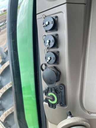 2025 John Deere 8R 250 Tractor