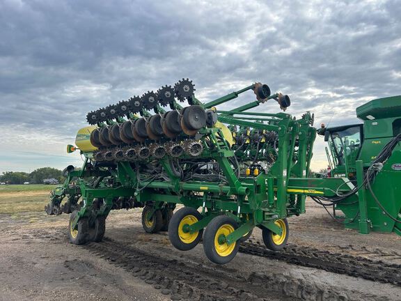 2009 John Deere 1790 Planter