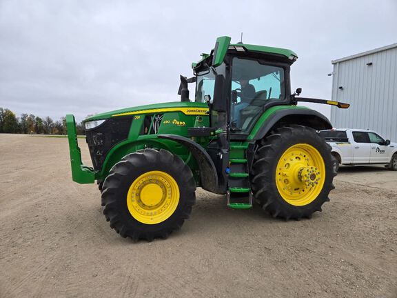 2023 John Deere 7R 230 Tractor