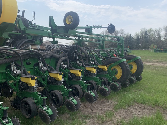 2021 John Deere 1775NT Planter