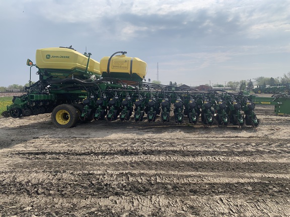 2022 John Deere DB60 Planter