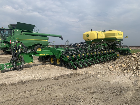 2022 John Deere DB60 Planter