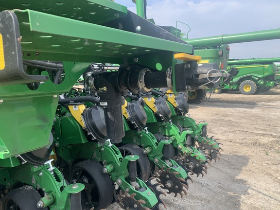 2022 John Deere DB60 Planter