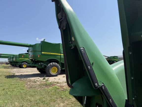 2020 John Deere 718C Header Corn Head