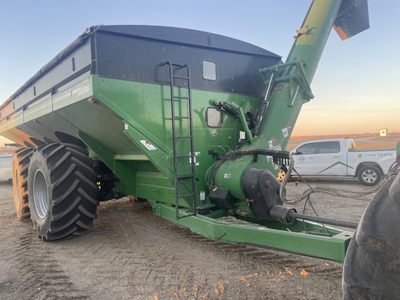 2019 Brent 2096 Grain Cart