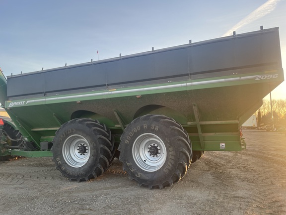 2019 Brent 2096 Grain Cart