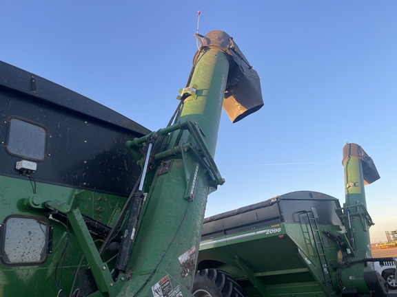 2018 Brent 2096 Grain Cart