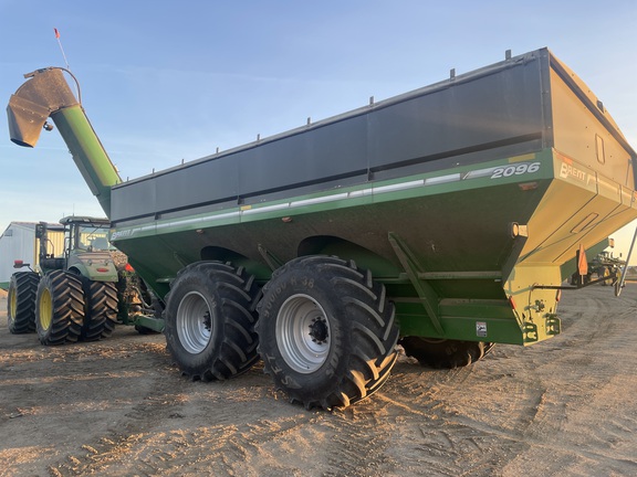 2018 Brent 2096 Grain Cart