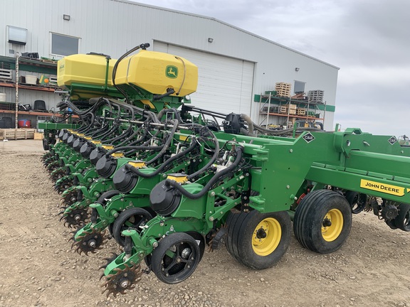 2022 John Deere DB60 Planter