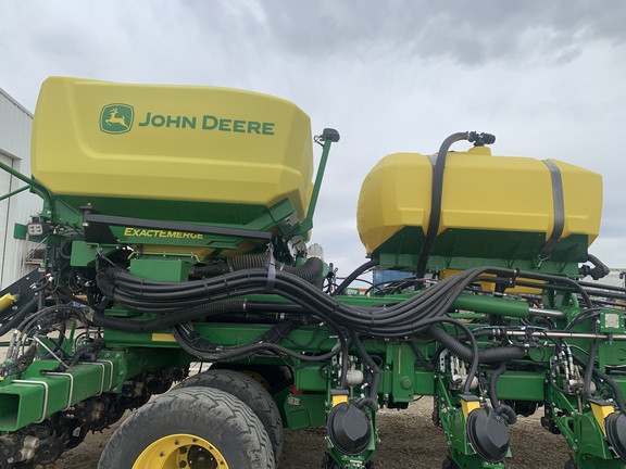 2022 John Deere DB60 Planter