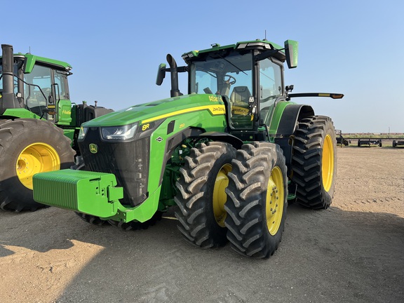 2023 John Deere 8R 250 Tractor