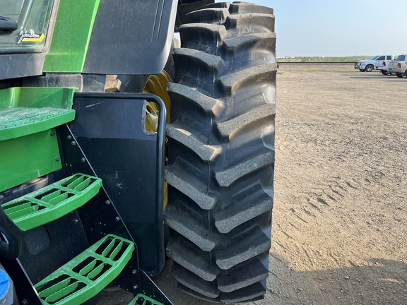 2023 John Deere 8R 250 Tractor