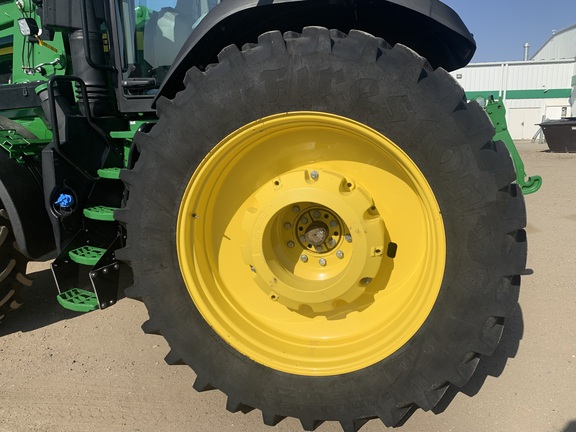 2023 John Deere 7R 210 Tractor