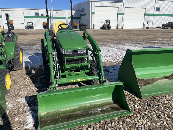 2022 John Deere 3033R Tractor Compact