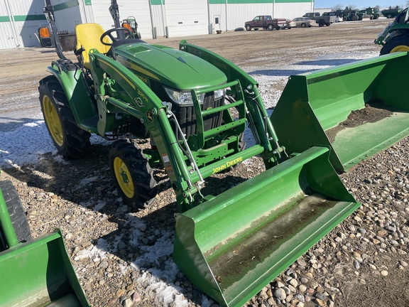 2022 John Deere 3033R Tractor Compact