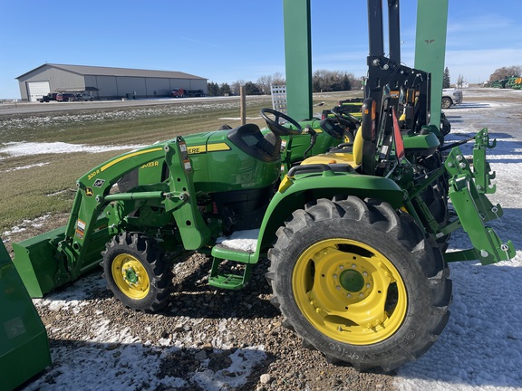 2022 John Deere 3033R Tractor Compact