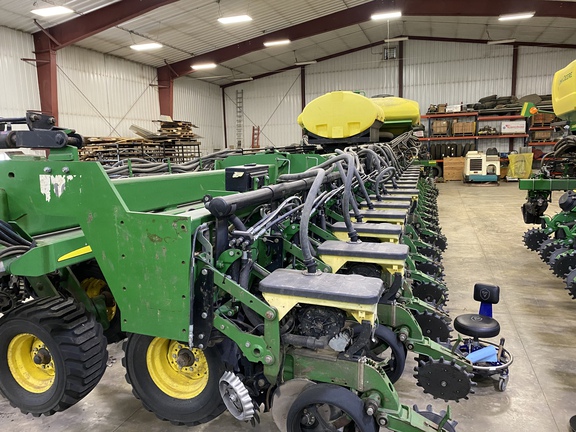 2008 John Deere DB90 Planter