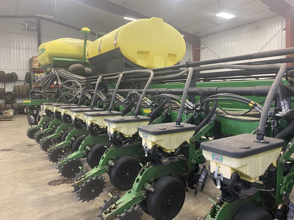 2008 John Deere DB90 Planter