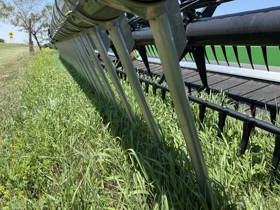 2020 John Deere 745FD Header Combine