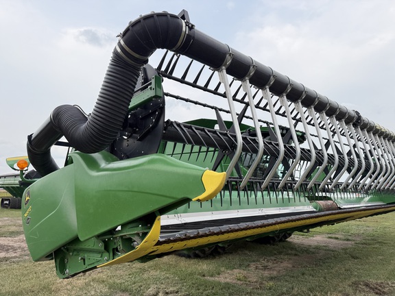 2020 John Deere 745FD Header Combine