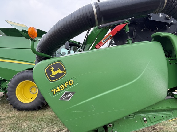 2020 John Deere 745FD Header Combine
