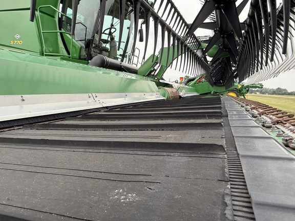 2020 John Deere 745FD Header Combine