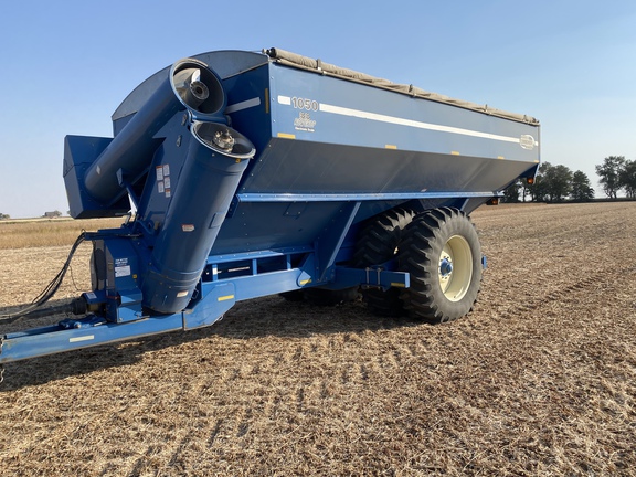 2004 Kinze 1050 Grain Cart