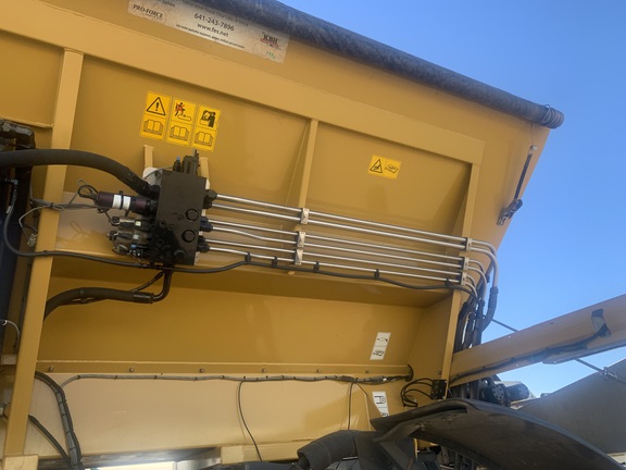 2018 RoGator RG1100C Sprayer/High Clearance