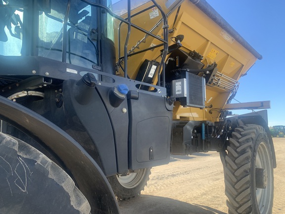 2018 RoGator RG1100C Sprayer/High Clearance