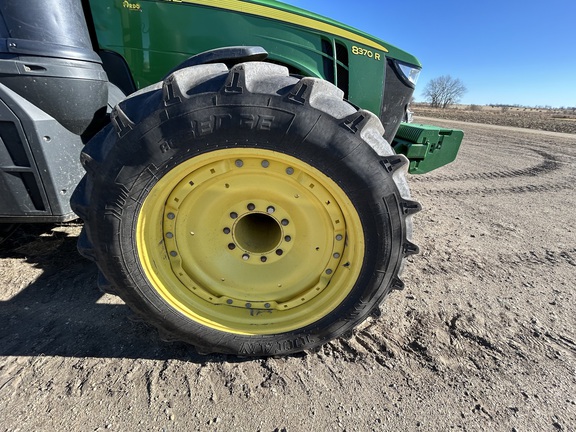 2014 John Deere 8370R Tractor