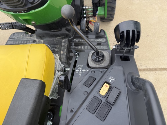 2024 John Deere 2032R Tractor Compact