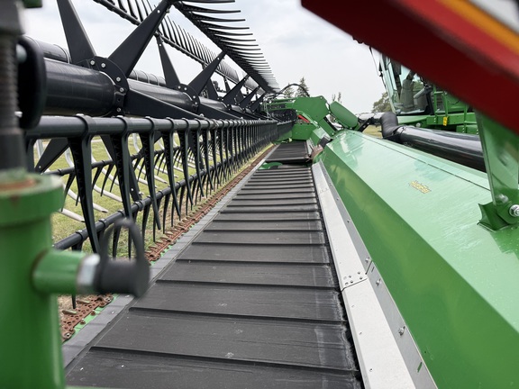 2018 John Deere 645FD Header Combine