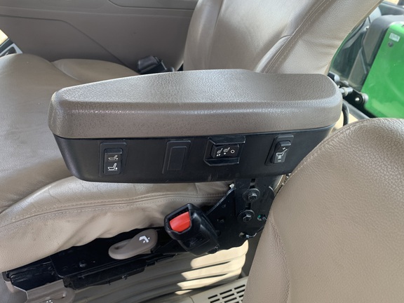 2020 John Deere 9520R Tractor 4WD