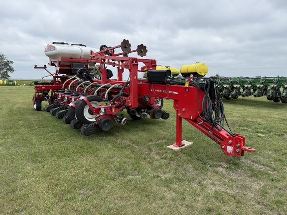 2013 AGCO White 8800 Planter