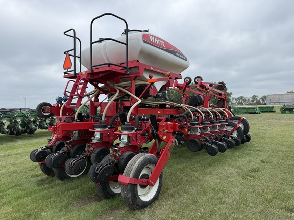 2013 AGCO White 8800 Planter