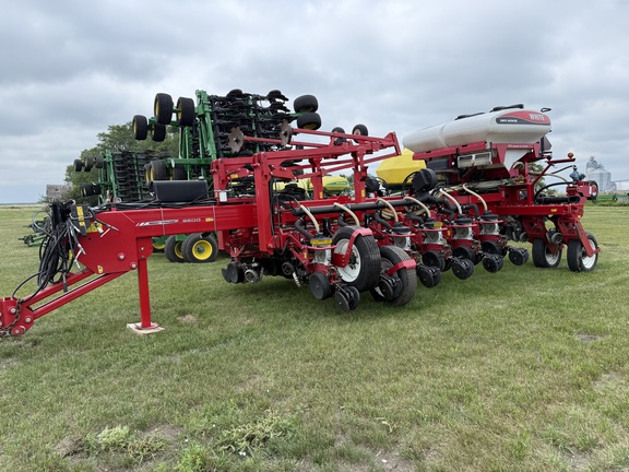 2013 AGCO White 8800 Planter