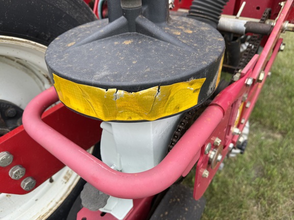 2013 AGCO White 8800 Planter