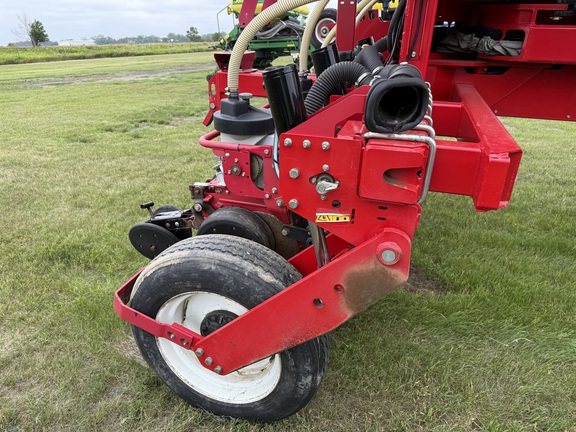 2013 AGCO White 8800 Planter