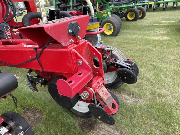 2013 AGCO White 8800 Planter