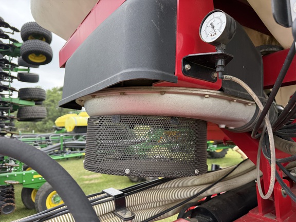 2013 AGCO White 8800 Planter