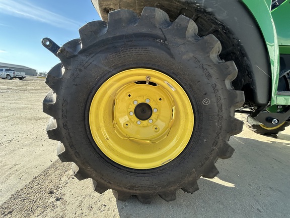 2023 John Deere 2032R Tractor Compact