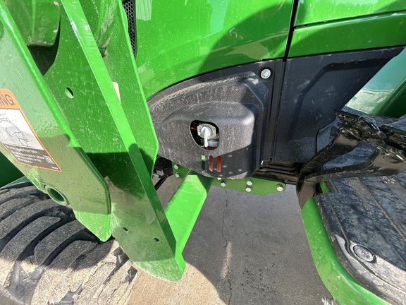 2023 John Deere 2032R Tractor Compact