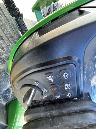 2023 John Deere 2032R Tractor Compact