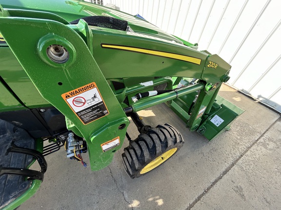 2023 John Deere 2032R Tractor Compact