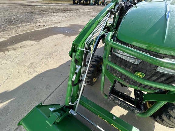 2023 John Deere 2032R Tractor Compact