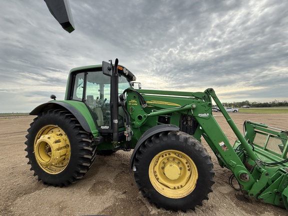 2009 John Deere 7330 Tractor