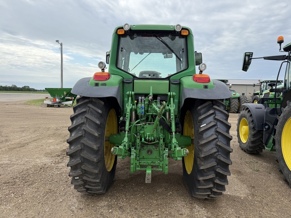 2009 John Deere 7330 Tractor